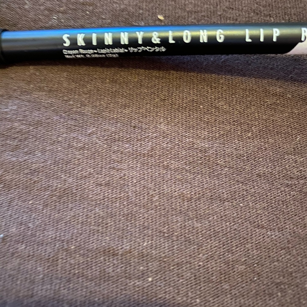 Black lip liner